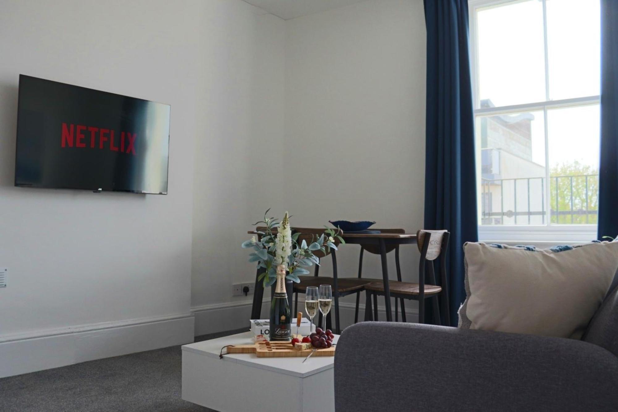 Brand New Modern Apartments Steps From Gloucester Quays Exterior foto
